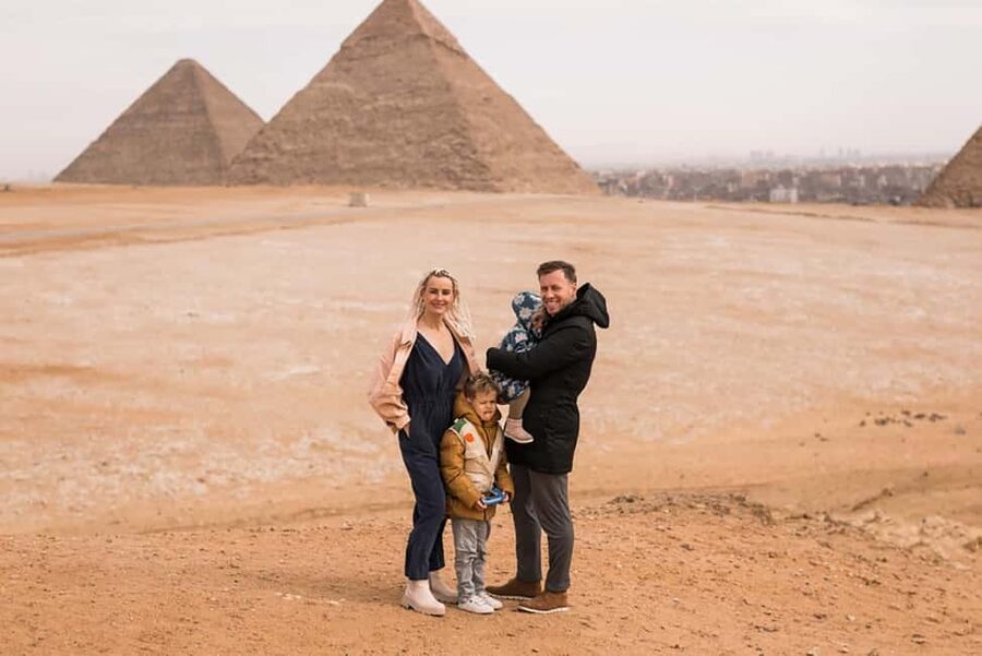 Discover Cairo: Pyramids, Museum & Sphinx Tour from Hurghada - The guides are the tour’s biggest strength