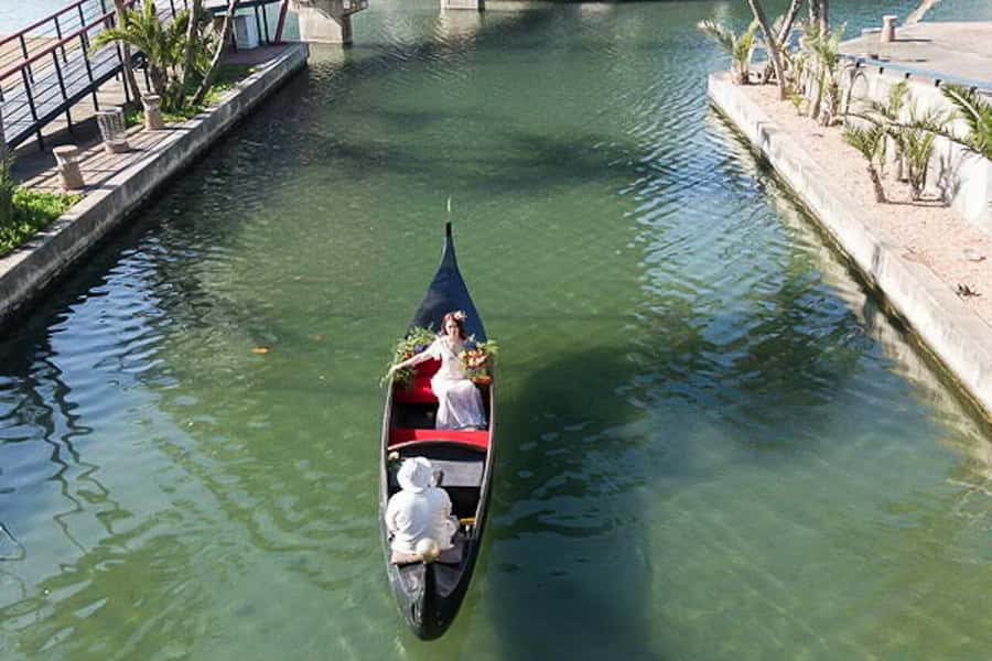 Durban: Gondola Ride - A small gondola ride with a distinctly Durban setting