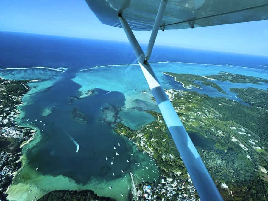 East Coast Mauritius Private Scenic Seaplane Tour - The underwater waterfall illusion, explained simply