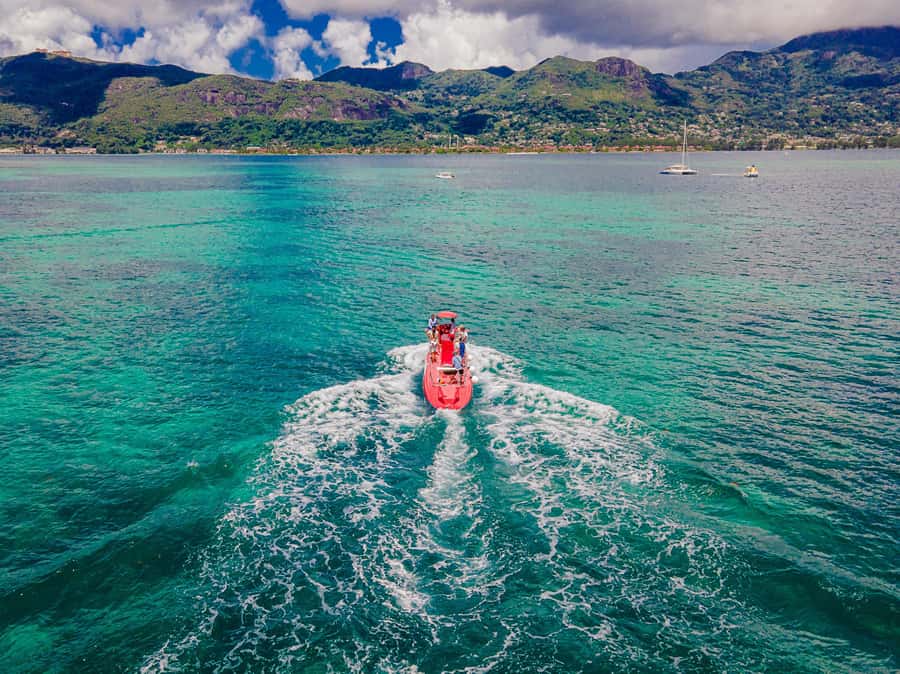 Eden Island: Semi-Submarine Tour in St. Anne Marine Park - Friendly crew and practical help on board