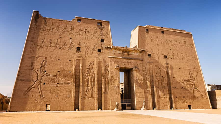 From Aswan: Overnight Nile Cruise to Luxor with Meals - Edfu before breakfast