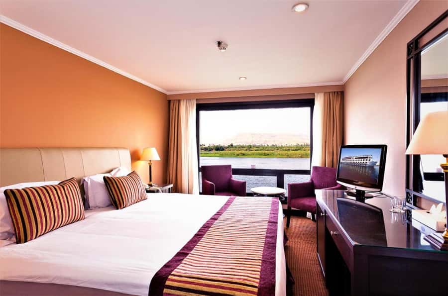 From Aswan: Overnight Nile Cruise to Luxor with Meals - Meals, drinks, and life onboard