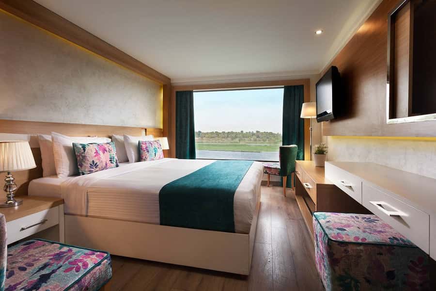From Aswan: Overnight Nile Cruise to Luxor with Meals - Boarding the ship in Aswan