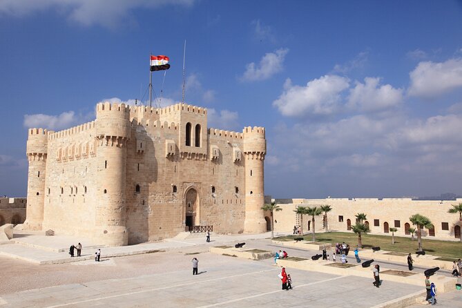 From Cairo: Alexandria Catacombs and Citadel Day Trip with Lunch - Descending into Kom El Shoqafa