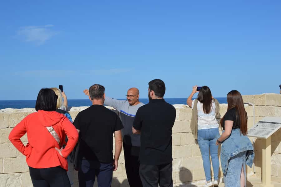 From Cairo: Historical Alexandria Shared Day Tour with Lunch - What the guide and driver add