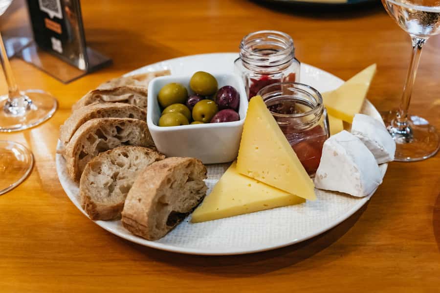 From Cape Town: 3 Regions Wine Tour with 3 Estates, 15 Wines - Franschhoek lunch is flexible, but not included