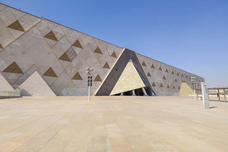 From Hurghada: Grand Egyptian Museum Pyramids Cairo Day Trip - Guides, languages, and group support