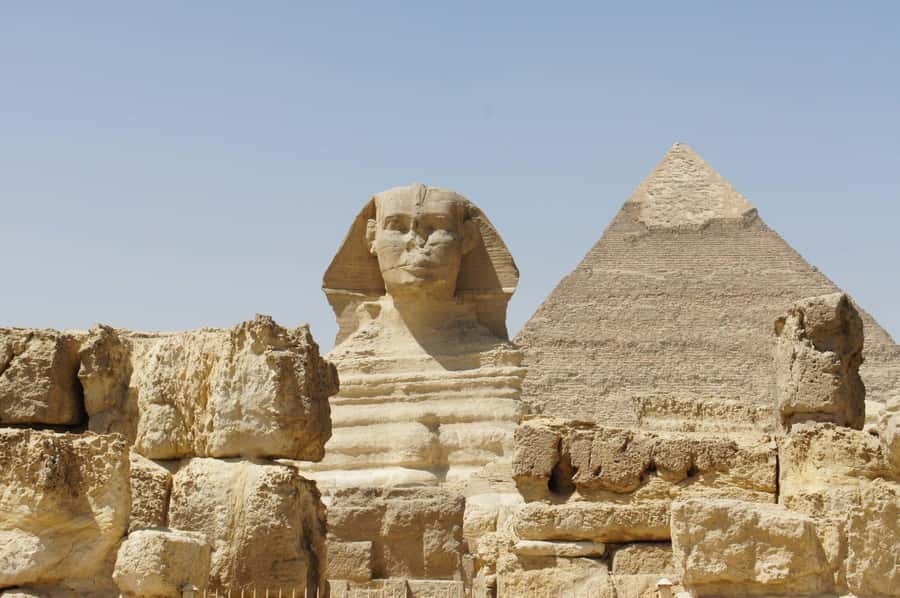 From Hurghada: Pyramids and Egyptian Museum Tour & Boat Ride - The Pyramids of Giza, from Cheops to Mykerinus