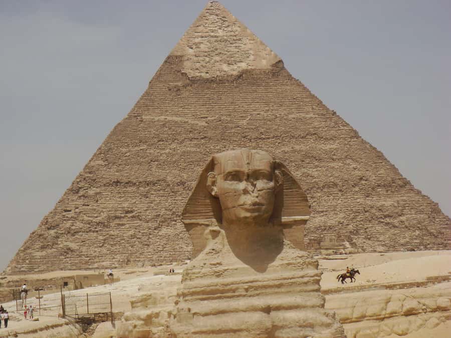 From Hurghada: Pyramids and Egyptian Museum Tour & Boat Ride - Egyptian Museum in Tahrir Square