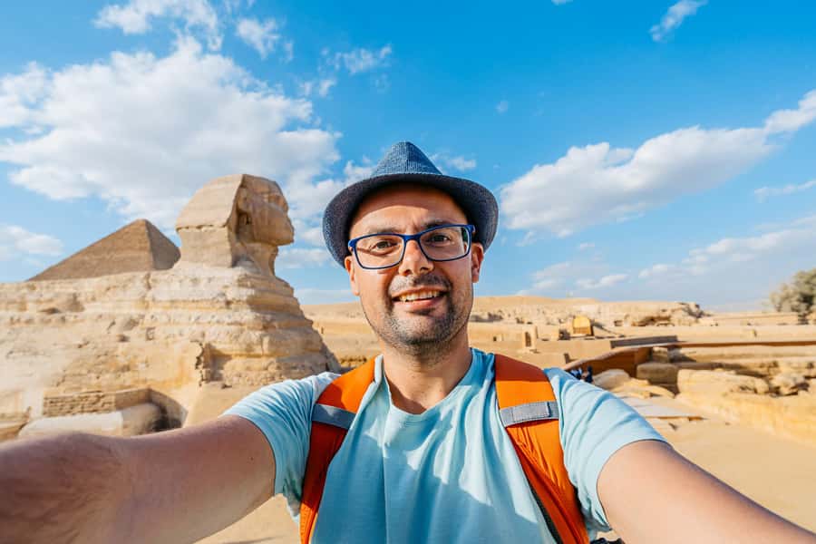 From Hurghada: Pyramids & Museum Small Group Tour by Van - The long road from Hurghada to Cairo