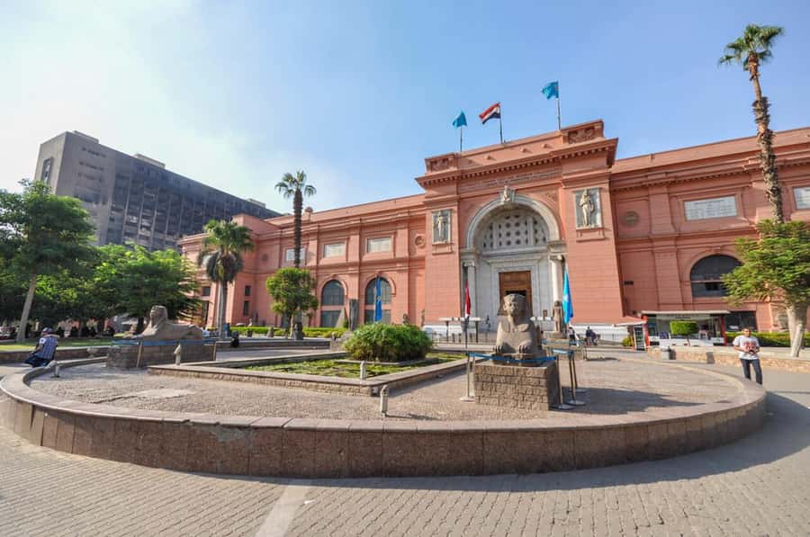 From Hurghada: Pyramids & Museum Small Group Tour by Van - Egyptian Museum and Tutankhamun’s treasures