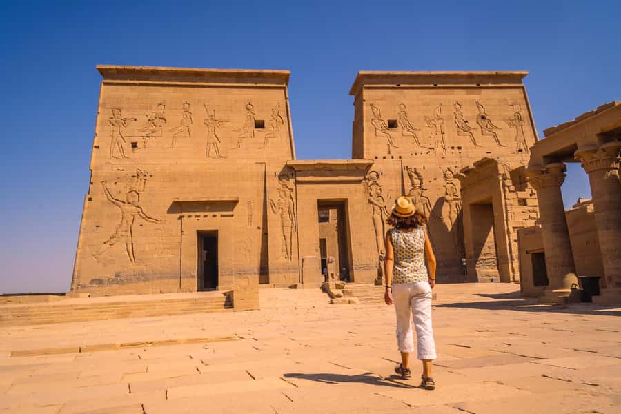 From Luxor: Edfu, Kom Ombo, Aswan Private All-Inclusive Tour - Lunch in Aswan before the city sights