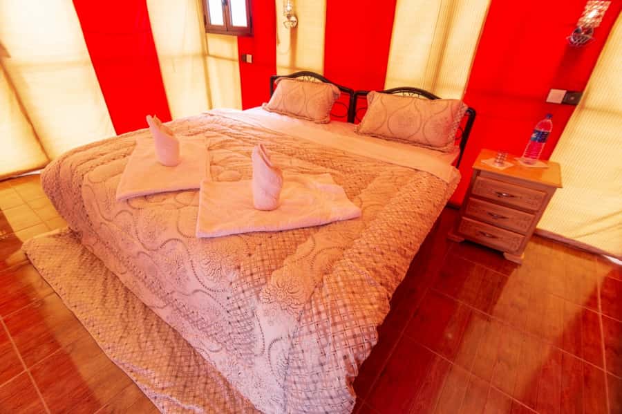 From Merzouga: Desert Overnight in Heated Tent & Camel Ride - Who should choose this overnight camp
