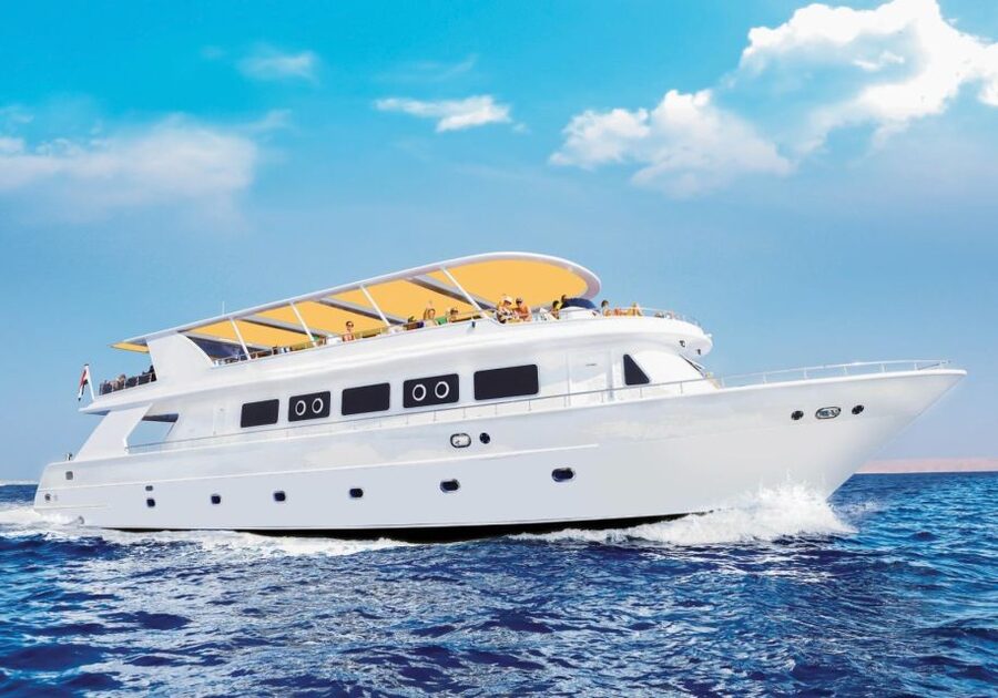 From Sharm: Ras Mohammed Cruise with Island Visit and Lunch - What the boat day feels like