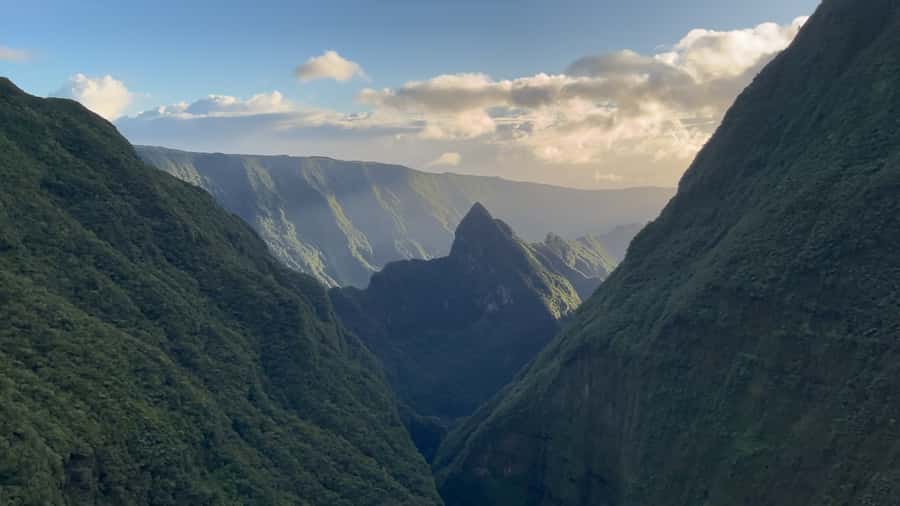 From St Pierre: helicopter flight over the whole of Reunion Island - Seeing Réunion’s Shape From Saint-Pierre