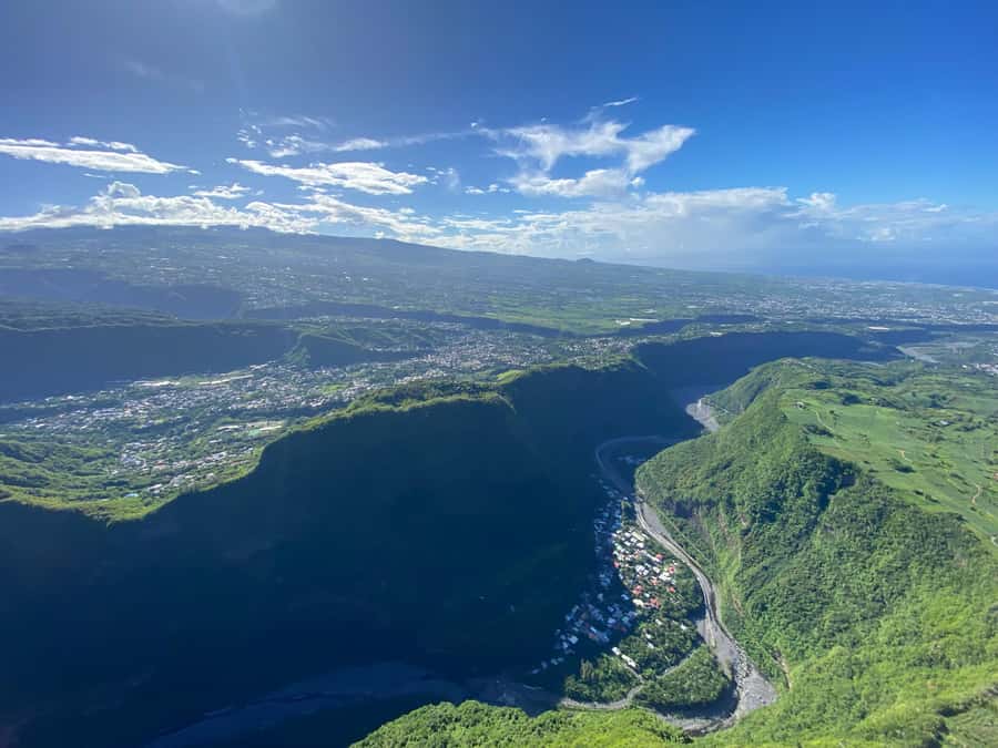 From St Pierre: helicopter flight over the whole of Reunion Island - The Return Over Saint-Pierre Lagoon
