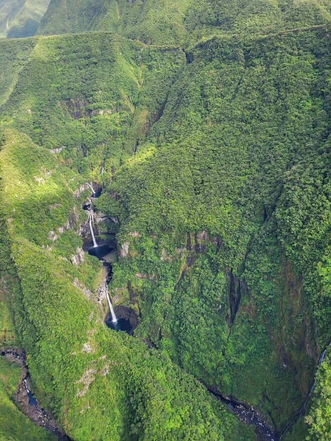 From St Pierre: helicopter flight over the whole of Reunion Island - What the 55 Minutes Feel Like