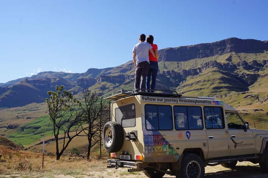 From Underberg: 4x4 Sani Pass Tour and Basotho Village Visit - The 4x4 climb through the Drakensberg