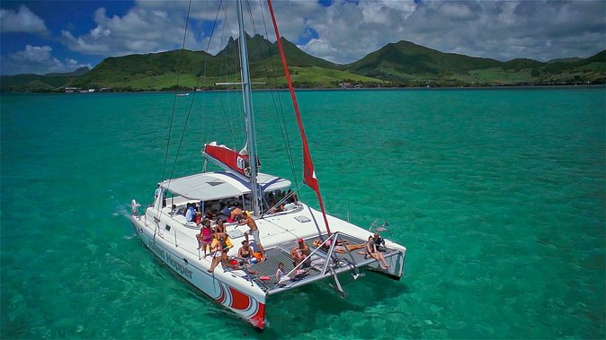Full-Day Catamaran Cruise to Île aux Cerfs with BBQ Lunch - Looking for dolphins in open water