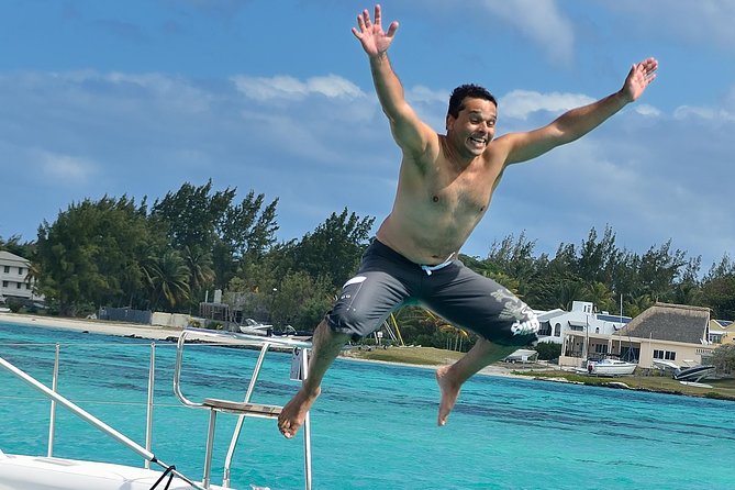 Full-Day Catamaran Cruise to Île aux Cerfs with BBQ Lunch - BBQ lunch, morning drinks, and Mauritian music