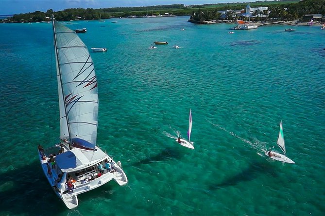 Full-Day Catamaran Cruise to Île aux Cerfs with BBQ Lunch - Two hours at Île aux Cerfs