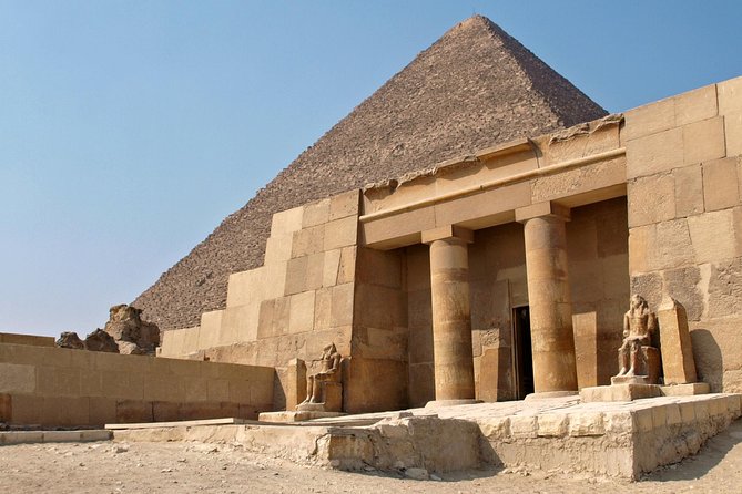 Full-Day Giza Pyramids, Egyptian Museum and bazaar Private Tour - Lunch at a local restaurant