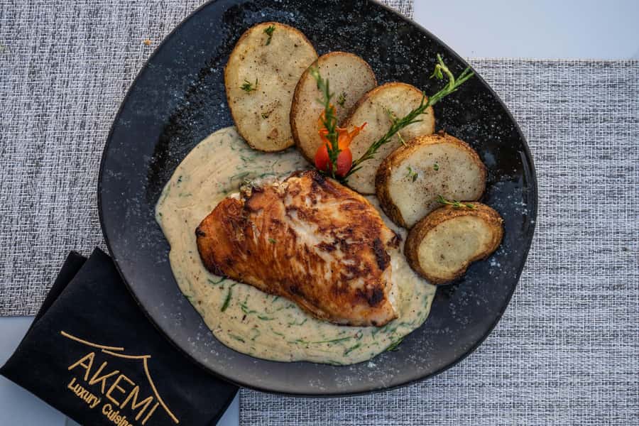 Giza: Dinner with Pyramids All Around You at Rooftop7000 - Booking details that affect the decision