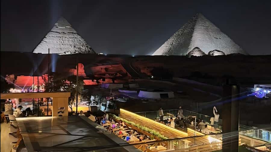 Giza: Dinner with Pyramids All Around You at Rooftop7000 - From Cairo to Giza in about 45 minutes