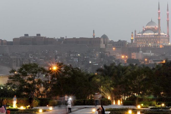 Giza Pyramids, Sphinx and Egyptian Museum tour - Meeting the Sphinx and the Valley Temple
