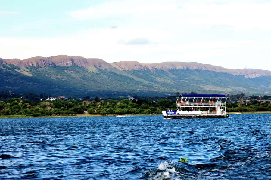 Hartbeespoort: 2-Hour Dam Cruise with South African Food - Music changes the feel of the outing