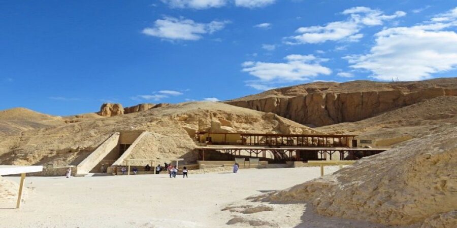 Hurghada: 2-Day Luxor Highlights & Hot Air Balloon & Hotel - Dinner with local food and a Nile view