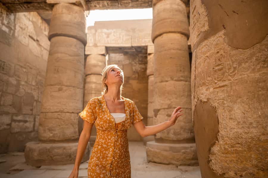 Hurghada: 2-Day Luxor Highlights & Hot Air Balloon & Hotel - The road from Hurghada to Luxor