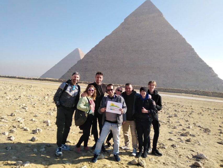 Hurghada: Cairo Pyramids, Sphinx & Egyptian Museum Day Trip - Lunch at a local Cairo restaurant