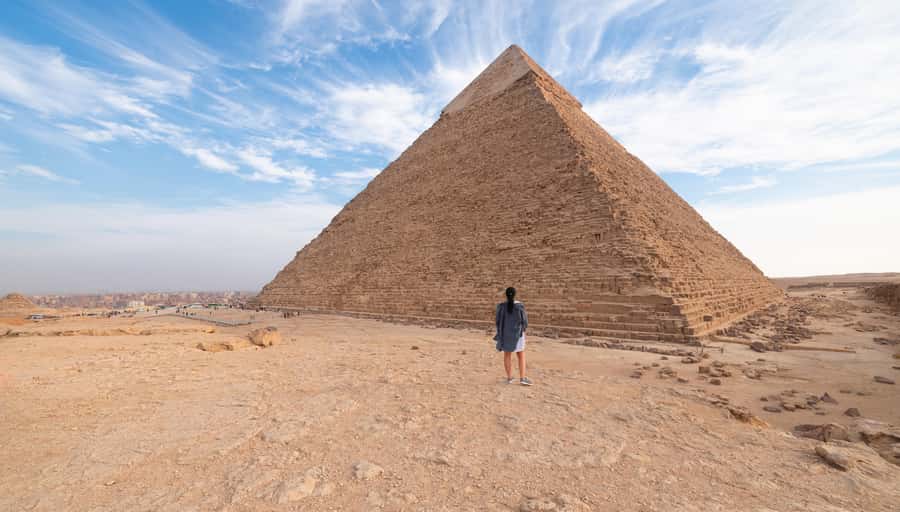 Hurghada: Cairo Pyramids, Sphinx, Museum & Bazaar Day Tour - Meeting the Sphinx face to face