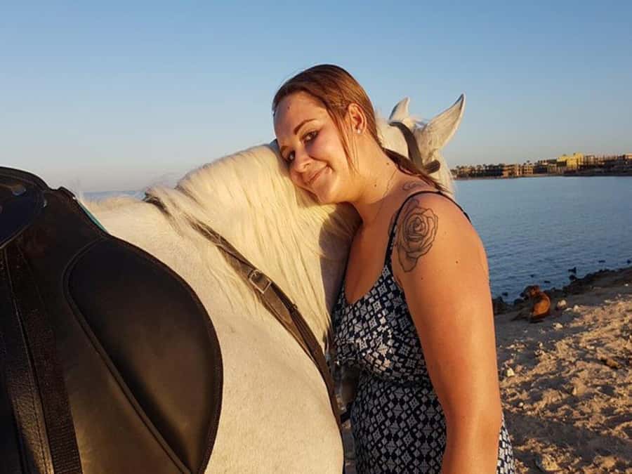 Hurghada: Desert and Sea Horseback Riding Tour with Transfer - Who should book this ride