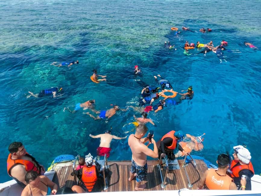 Hurghada: Dolphin Watching Boat Tour with Snorkeling & Lunch - Getting to Public Beach Number 9
