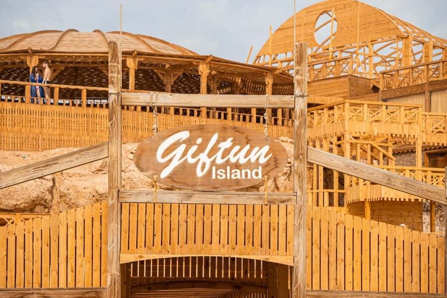 Hurghada: Giftun Island with breakfast, lunch & Water Sports - Orange Bay: beautiful, popular, and not a snorkeling beach