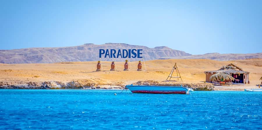 Hurghada: Giftun Islands with Snorkeling & Semi-Submarine - Lunch, drinks, and time on shore