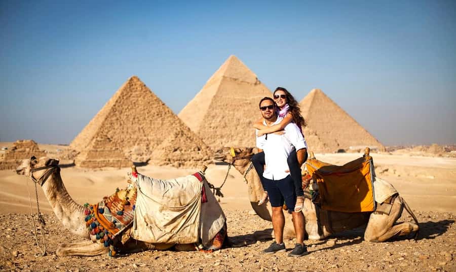 Hurghada: Giza Pyramids, Sphinx, Museum & Old Souq Day Trip - Key points at a glance