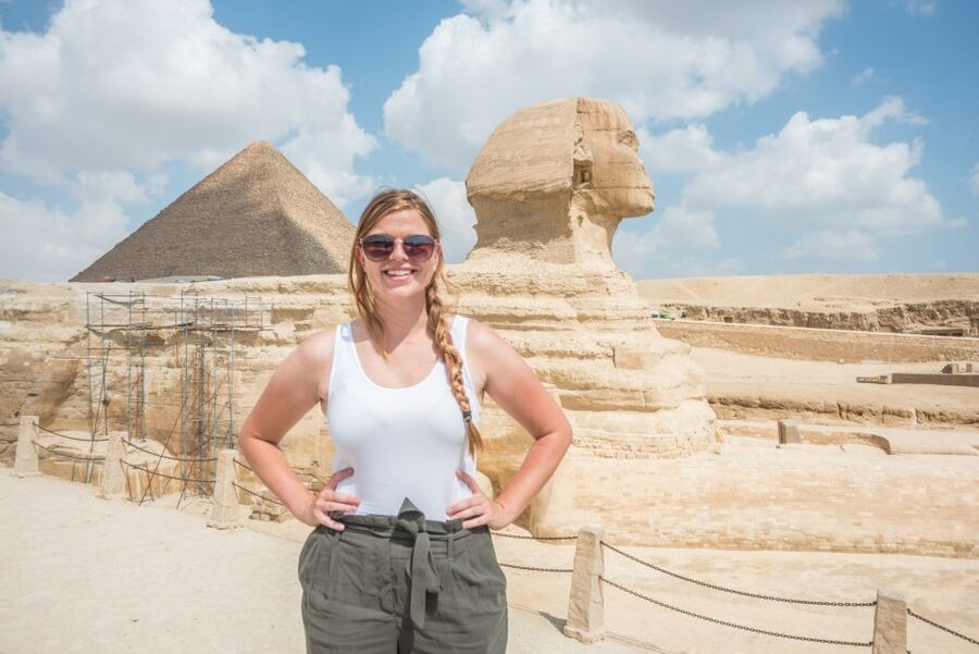 Hurghada: Giza Pyramids, Sphinx, Museum & Old Souq Day Trip - Lunch at a local restaurant