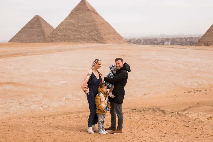 Hurghada: Giza Pyramids, Sphinx, Museum & Old Souq Day Trip - How the guides shape the day