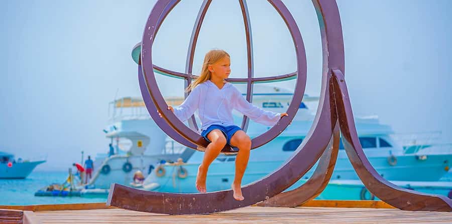 Hurghada: Hula Hula Island Boat Trip with Snorkeling & Lunch - Guided snorkeling in the Red Sea
