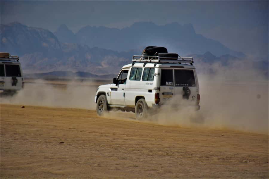 Hurghada: Jeep Safari with Camel Ride, Dinner and Show - Arabian tea and the Bedouin village