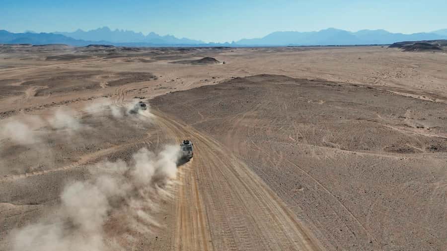 Hurghada: Jeep Safari with Camel Ride, Dinner and Show - The herbal pharmacy stop