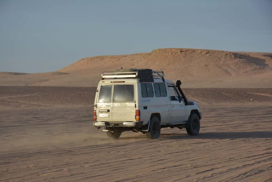Hurghada: Jeep Safari with Camel Ride, Dinner and Show - Guides who make the difference