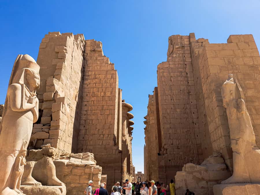 Hurghada: Luxor Highlights All-Inclusive Tour & Balloon Ride - Lunch, with drinks charged separately
