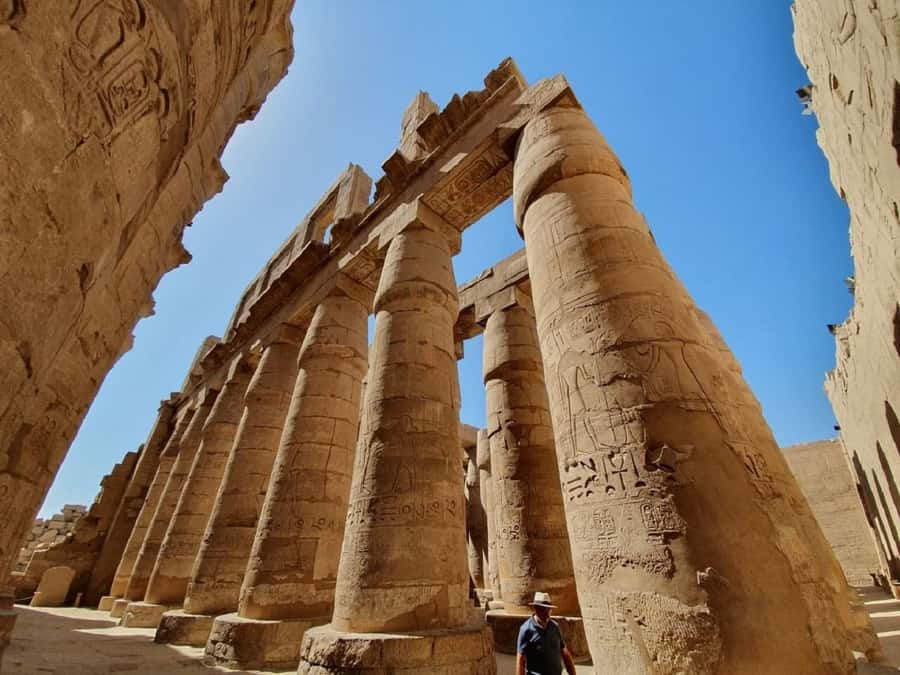 Hurghada: Luxor Highlights & King Tut Tomb Tour with Lunch - Hatshepsut’s three terraces at Deir el-Bahari