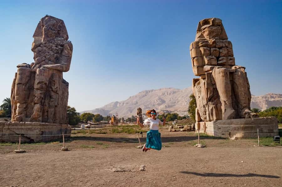 Hurghada: Luxor Tour with Valley of Kings, Karnak & Tut Tomb - Walking through the Valley of the Kings