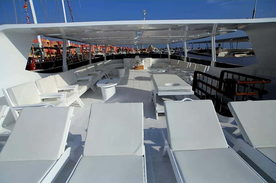 Hurghada: Luxury Cruise Trip to Orange Bay with Lunch - Cruising out toward Orange Bay