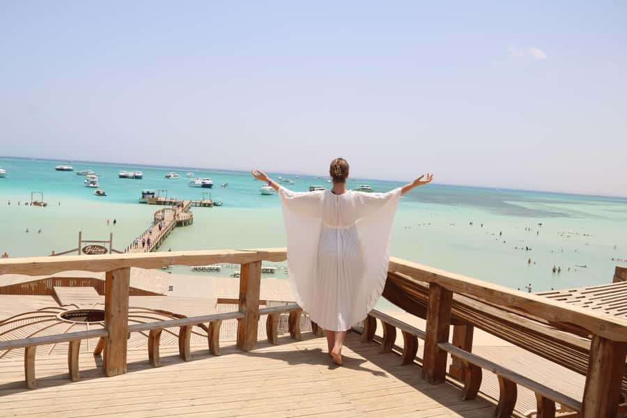 Hurghada: Orange Bay Island with breakfast, lunch & watersports - The day at a glance